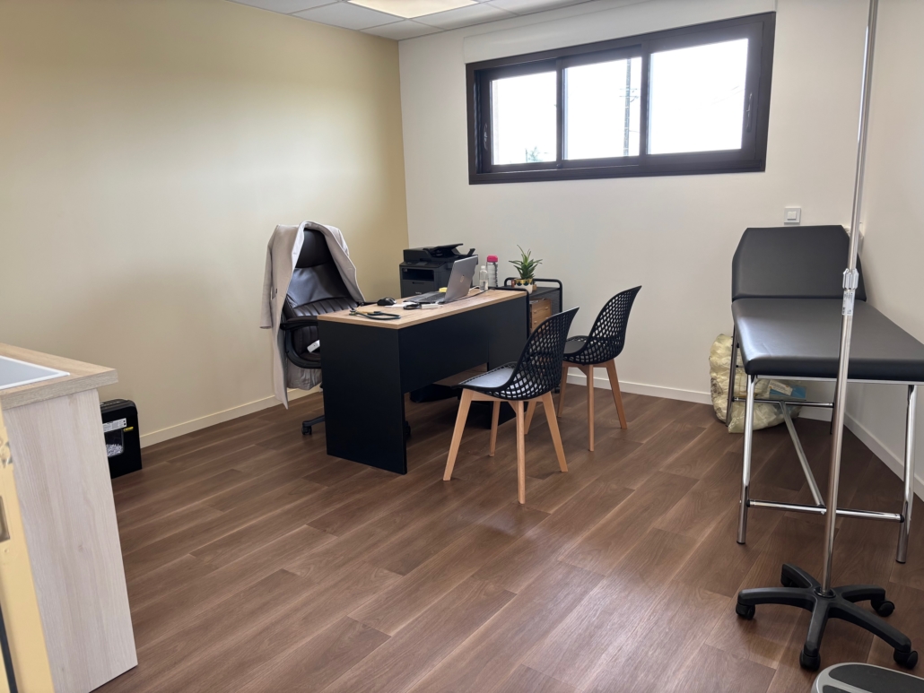 Bureau 20m2 ( ne fais pas attention au bazarre 🫣)